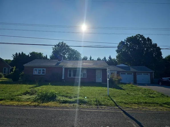 13903 Sunrise Dr, Hagerstown, MD 21740
