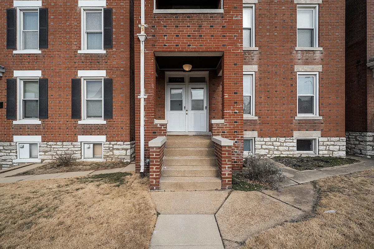 Building Photo - 6227 Victoria Ave #1