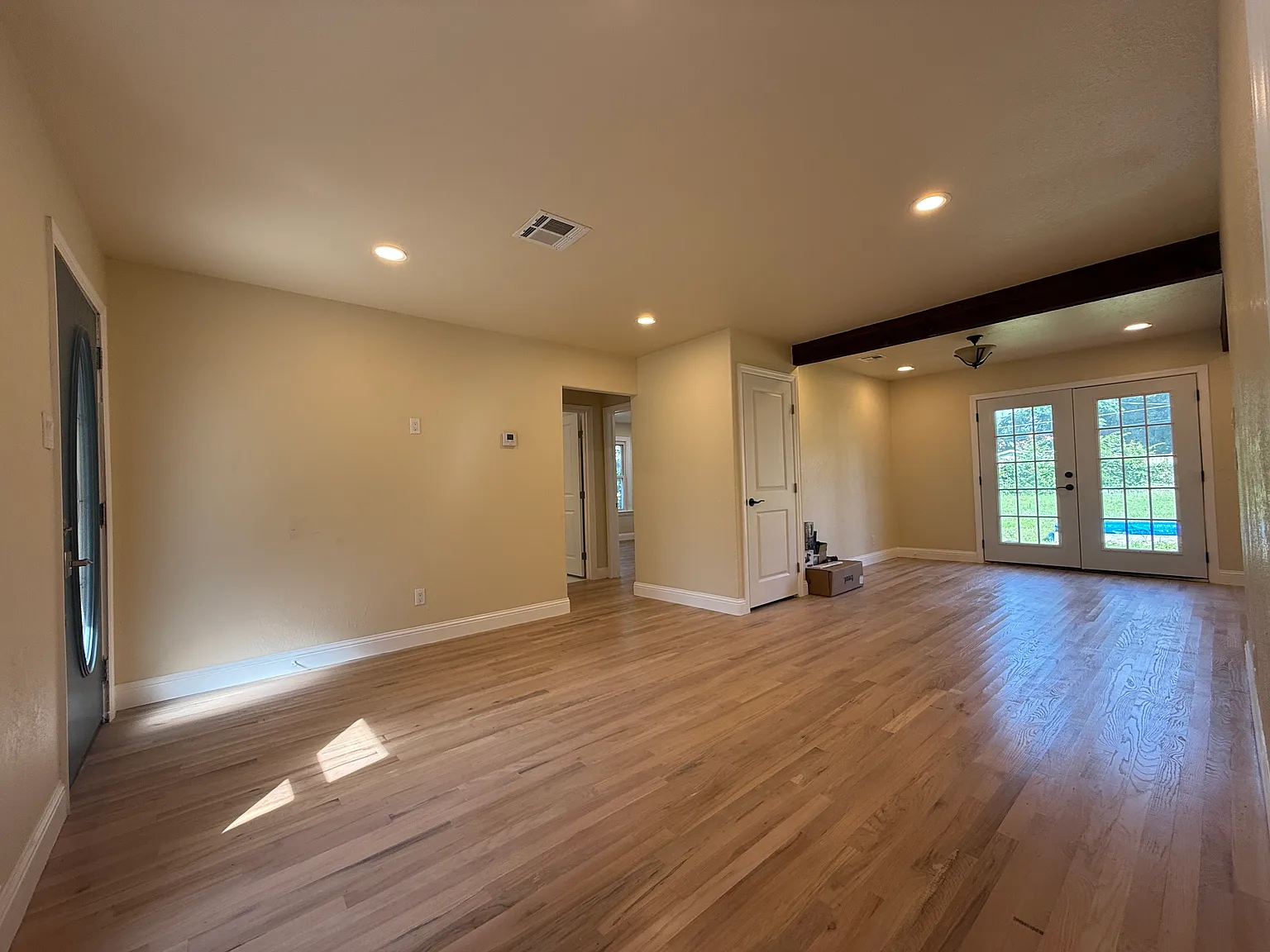 3 bed, 1305 sqft, $2,850 — Photo 2