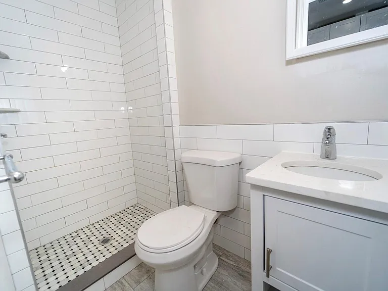 420 Saint Pauls Ave #1R — Photo 6