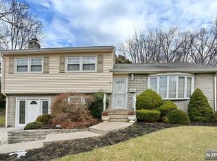 128 Warren Rd, Park Ridge, NJ 07656