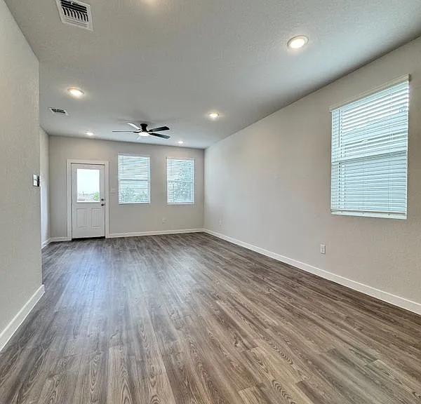 14702 Emerio Dr — Photo 10