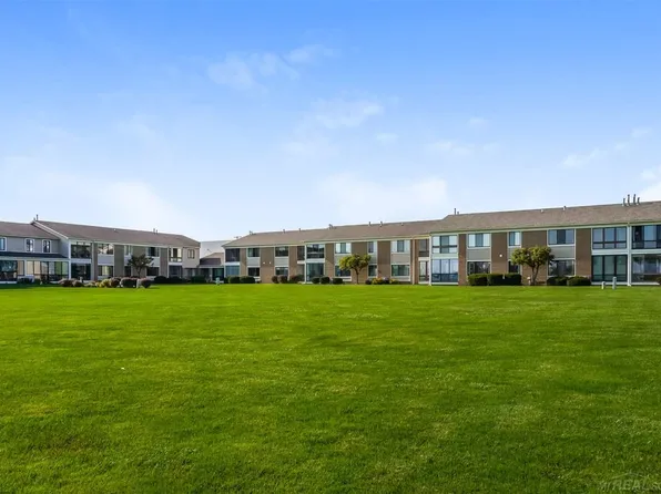 1660 River Rd APT 35, Marysville, MI 48040
