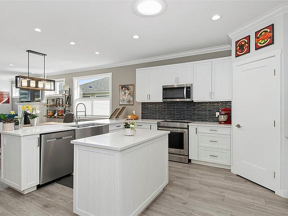 4th image of 2000 Treelane Rd #43