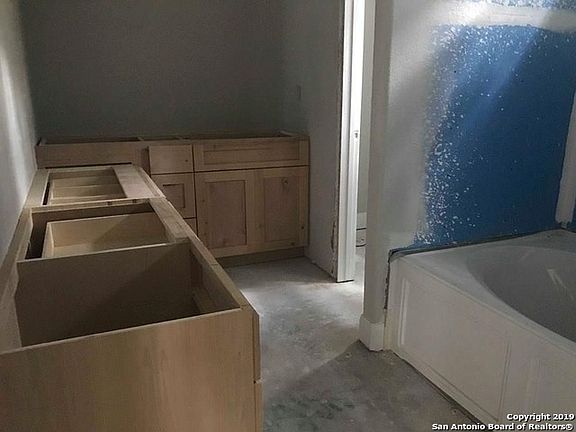 3rd image of 2429 Westview Dr