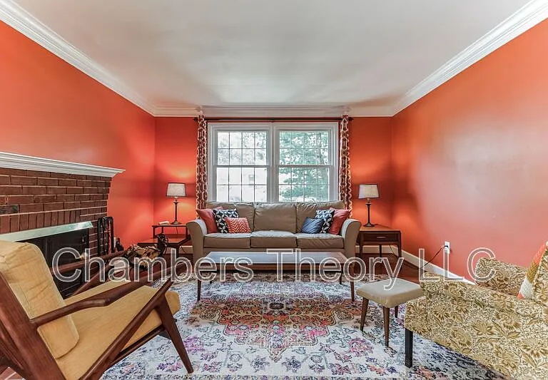 10211 Fox Ln — Photo 16