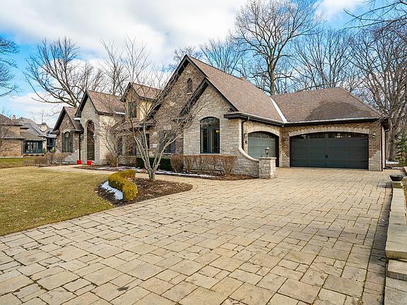 3rd image of 16325 Pine Hill Dr