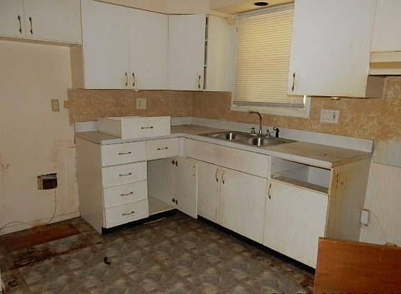 4th image of 1380 Cove Ln