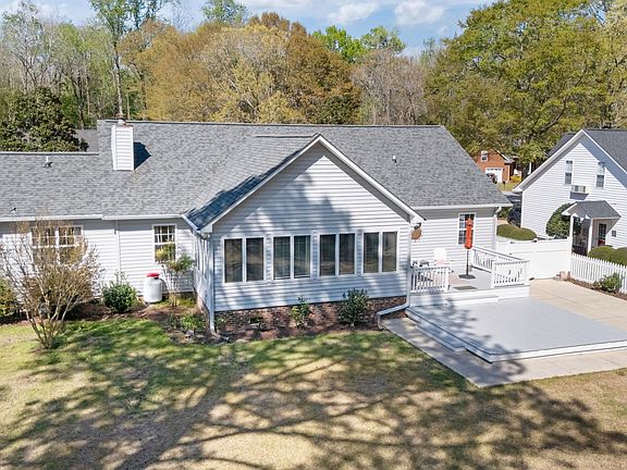 5th image of 106 Antler Ln