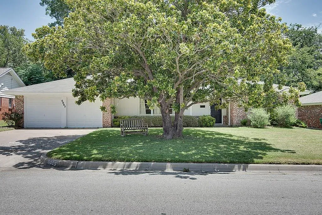 3 bed, 2011 sqft, $1,800 — Photo 3