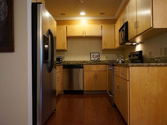 3rd image of 600 N Broadway APT 1B