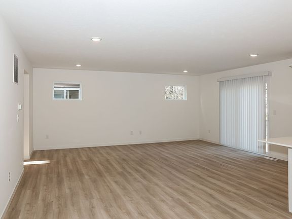 5th image of 366 N Sherman St