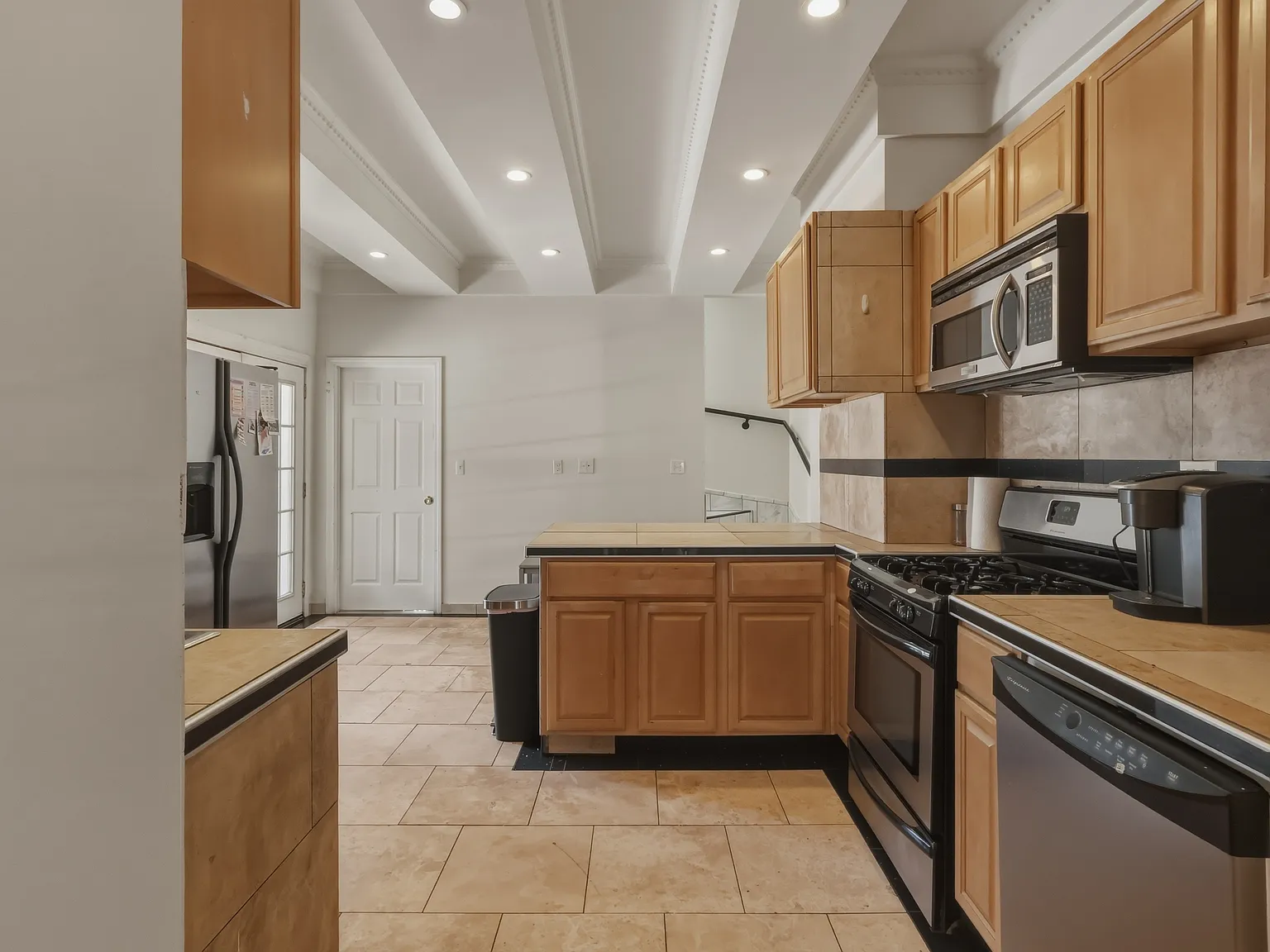 3 bed, 1350 sqft, $3,500 — Photo 4