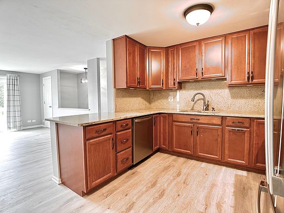 4th image of 165 Chatham Ct APT A