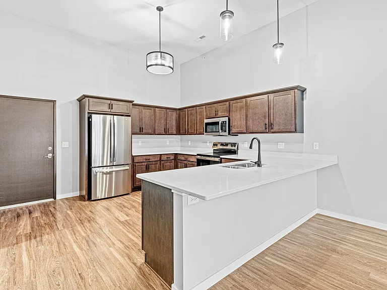Spring Rose Cir — Photo 35
