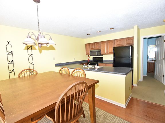 5th image of 9359 S Pointe Lasalles Dr