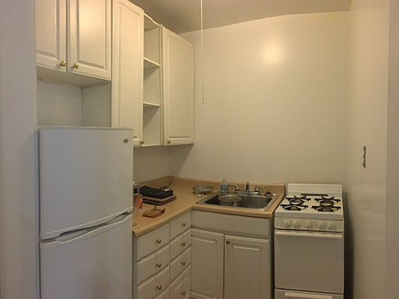 2nd image of 3121 S Hamlin Ave #3G