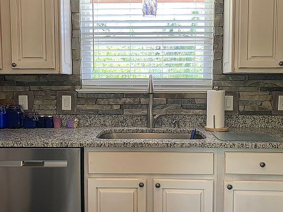 3rd image of 8108 Gladys Ln
