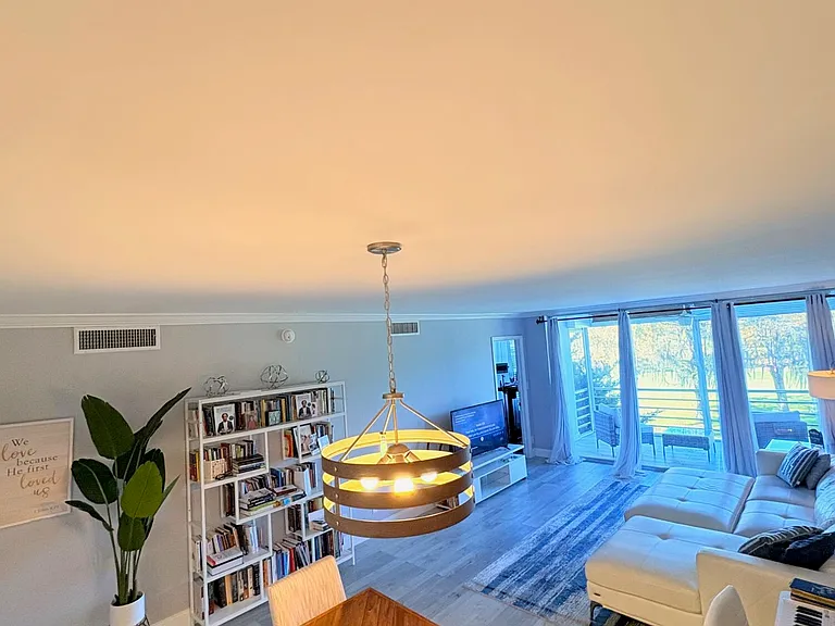 605 Oaks Dr #304 — Photo 10