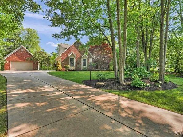 4517 Hidden Hollow Rd, Hamburg, NY 14075