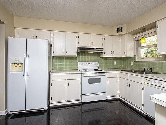 3rd image of 8286 Richardson Rd