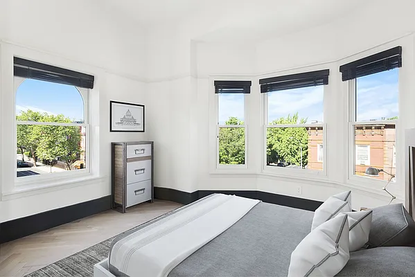 Rented by Living Room NY Corp | media 9