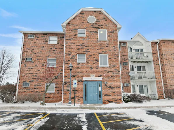1330 Cunat Ct APT 1F, Lake In The Hills, IL 60156