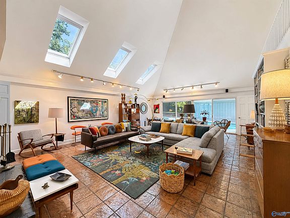 5th image of 2304 Horsetree Pl SE