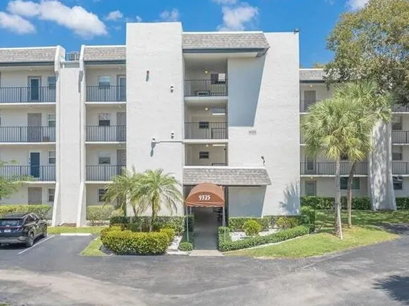 9325 Lagoon Place, Davie, FL 33324