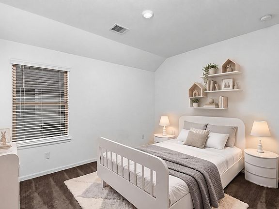 5th image of 650 Aspen Falls Ct