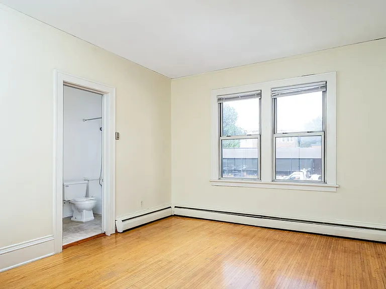 2121 Hennepin Ave S — Photo 8