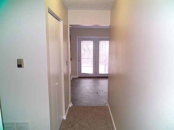 5th image of 435 Westwood Dr APT 4