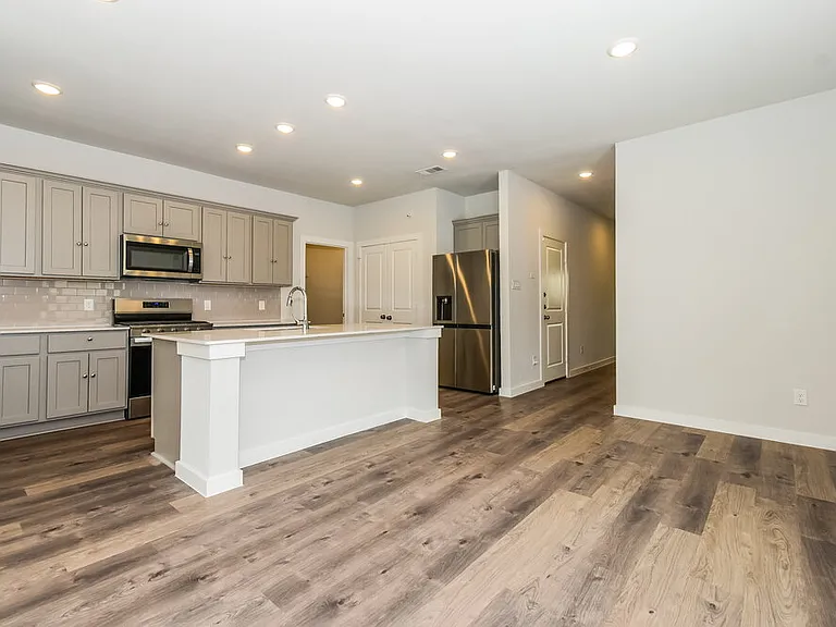 819 Brilliance Dr — Photo 7