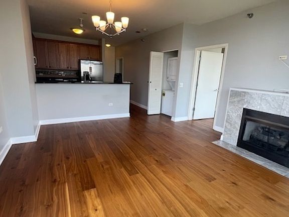 2nd image of 1600 S Prairie Ave #9B