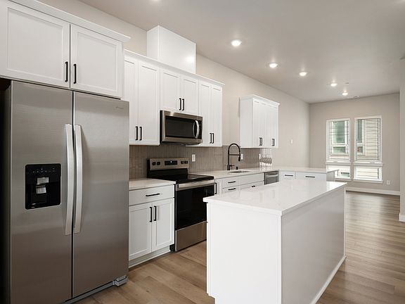 Stainless steel appliances included