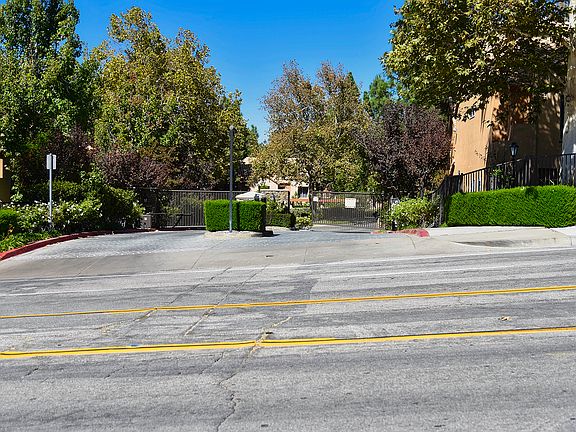 3rd image of 22735 Copper Hill Dr Unit 10