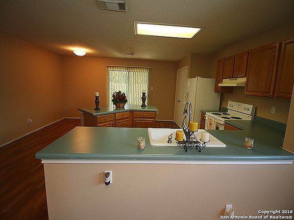 5th image of 1327 Dezarae St