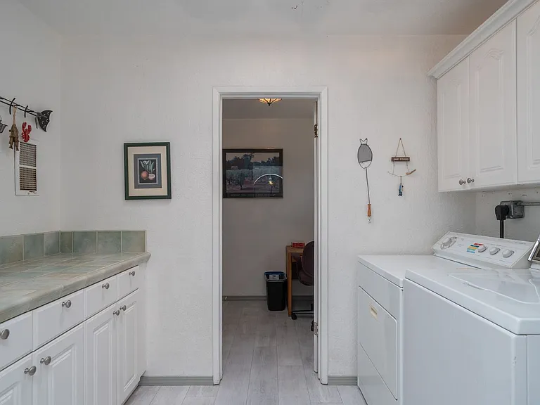 3910 Coral Reef Dr — Photo 32