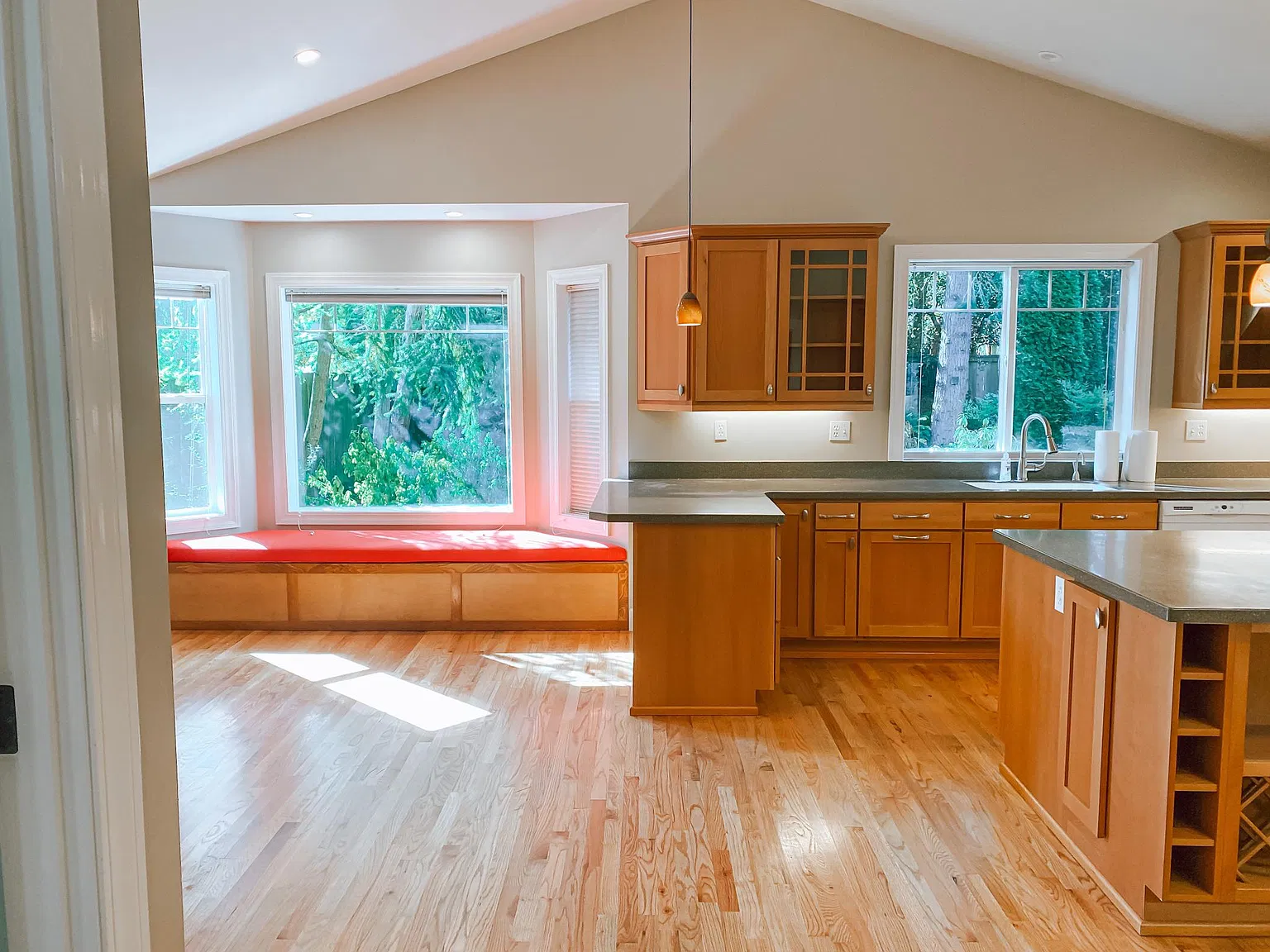 10810 NE 12th Pl — Photo 3