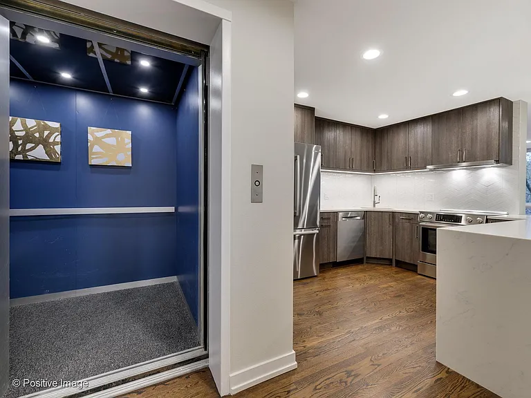 1241 N Dearborn St #4 — Photo 8