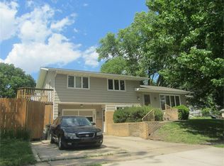 909 W 19th St, Cedar Falls, IA 50613