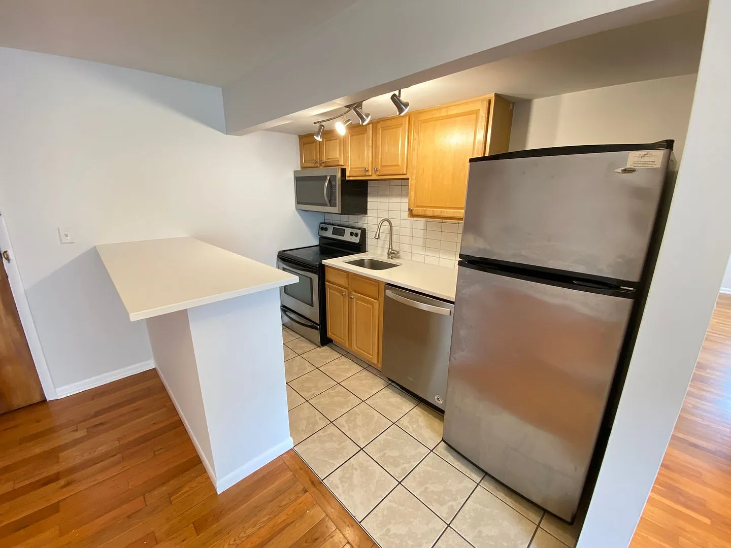 W 3rd Ave 85 NPR — Photo 4