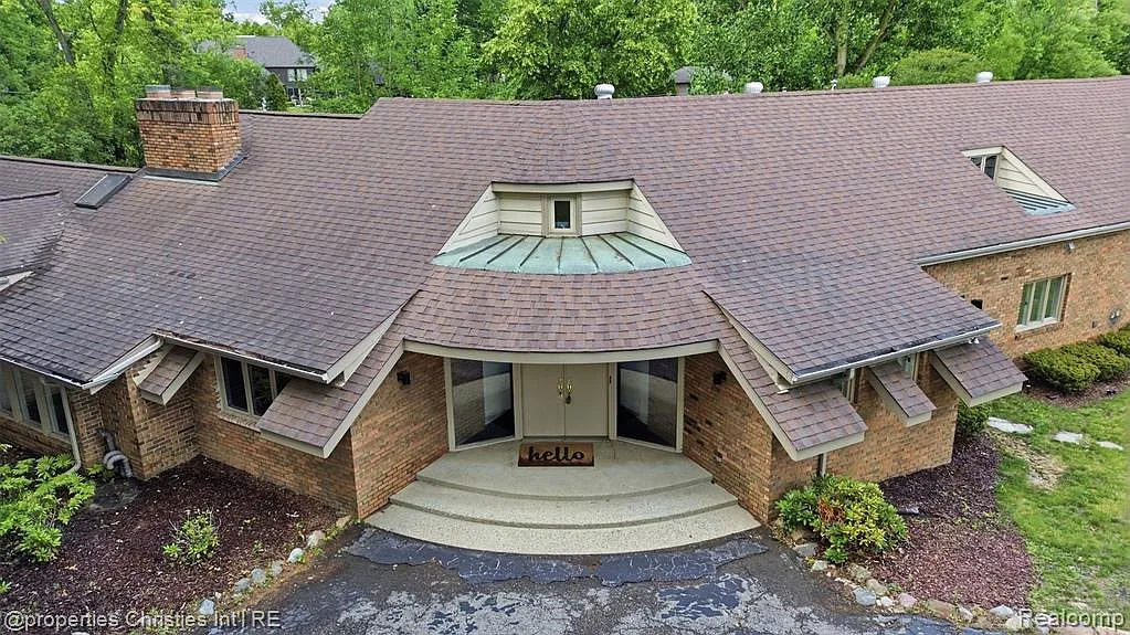 5 bed, 5.5 bath, 5040 sqft, $7,000 — Photo 1