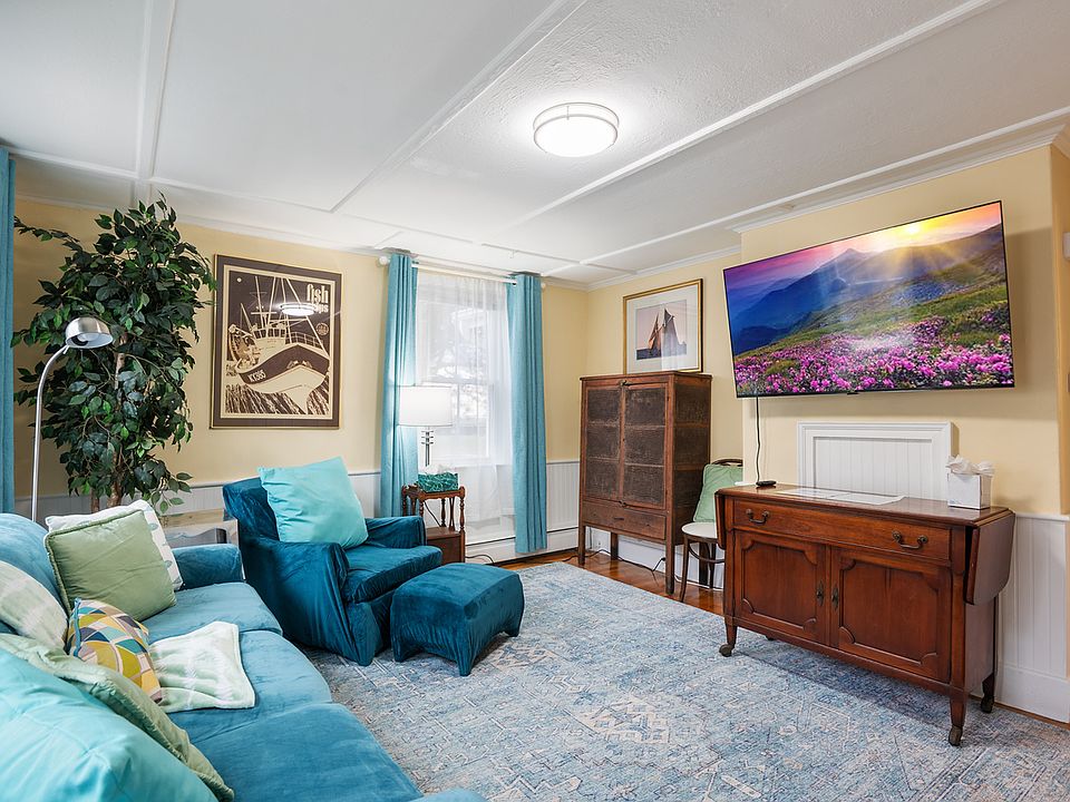 First floor living room on the first floor with a TV for streaming