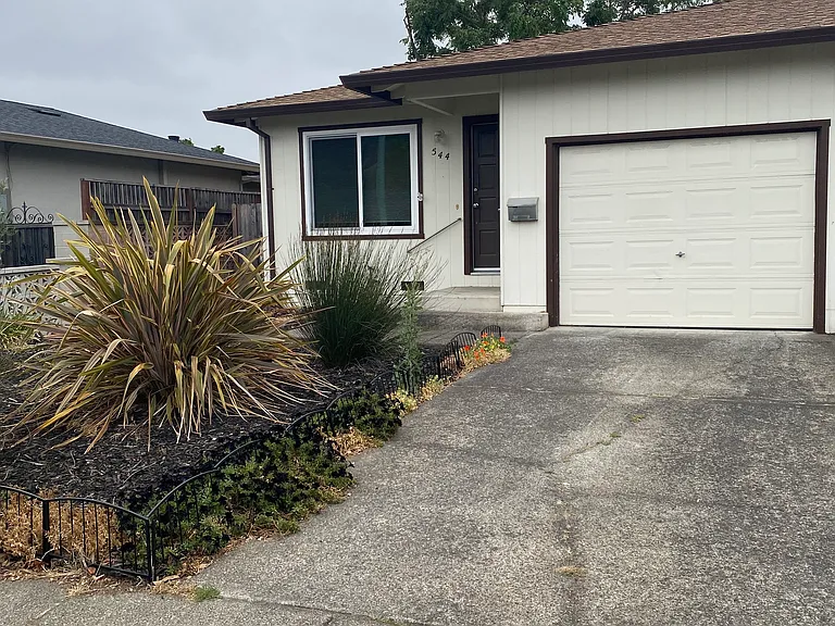 544 Joaquin Dr — Photo 2