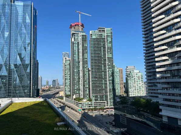55 Bremner Blvd #1306, Toronto, ON M5J 0A6