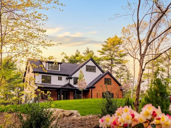 71 Walpole St, Dover, MA 02030