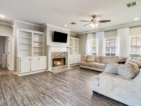 2nd image of 207 Greenwich Pl