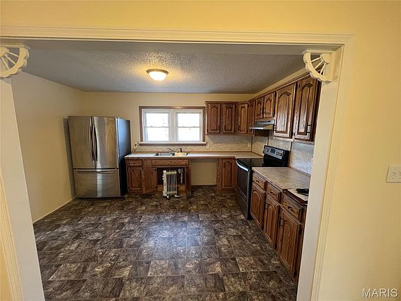 4th image of 101 S Hickory St