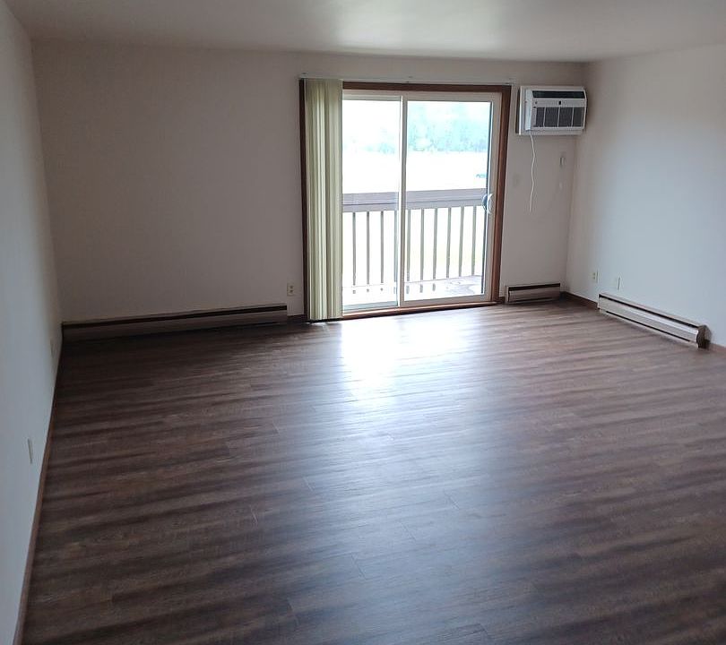 1st image of 1015 Willow Ave #203